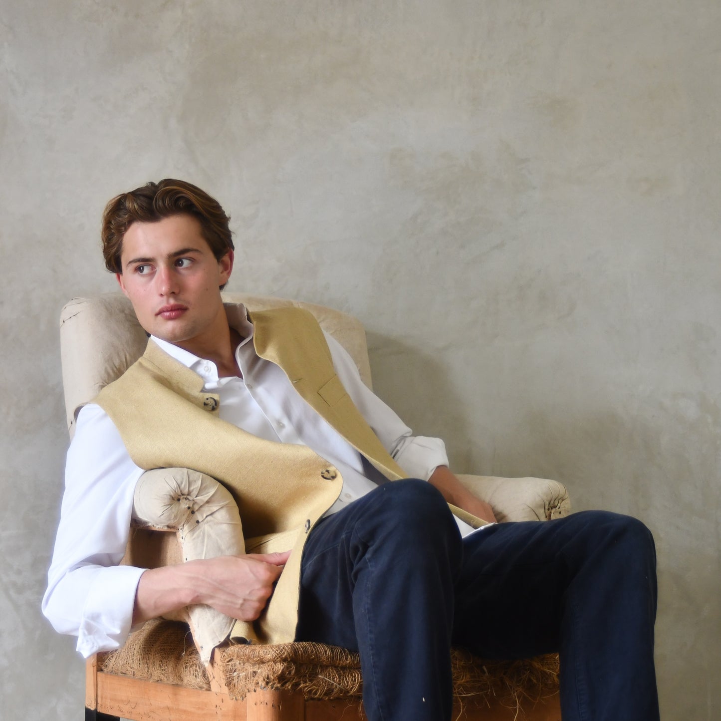 44" Tailored Cut Waistcoat in Raffia Silk Linen