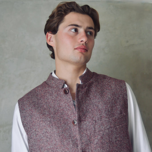 Tailored Cut Waistcoat in Finely Woven Bloodshot Hopsack Tweed